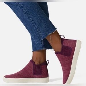 Rothy’s chelsea ankle knit sneakers in plum 7,5 burgundy comfy boots